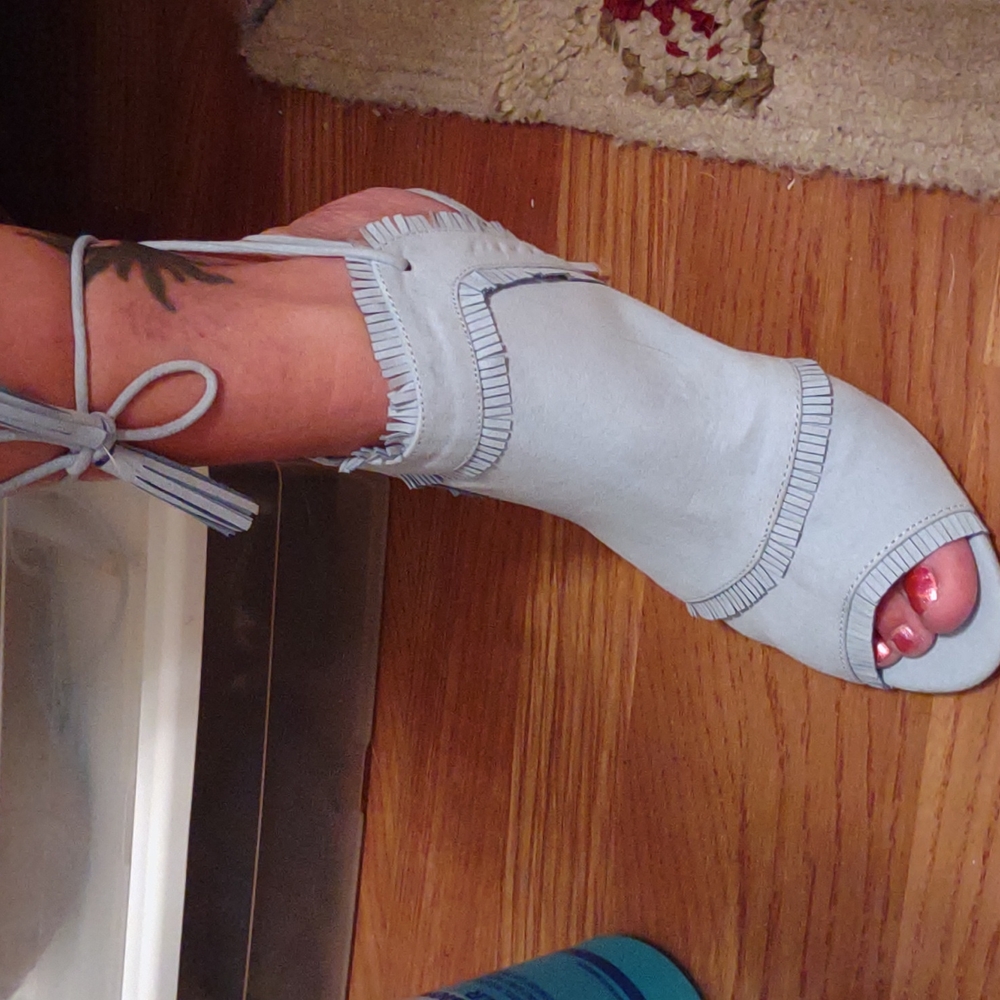 Baby Blues suede 2.5" heals